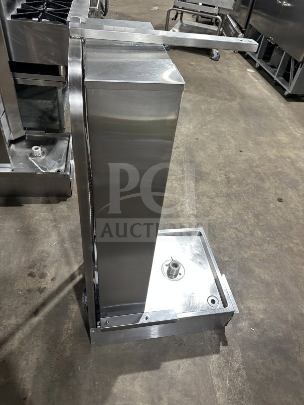 Sheffcat commercial stainless steel 5-burner gas-powered vertical broiler in excellent condition. Ideal for restaurants.