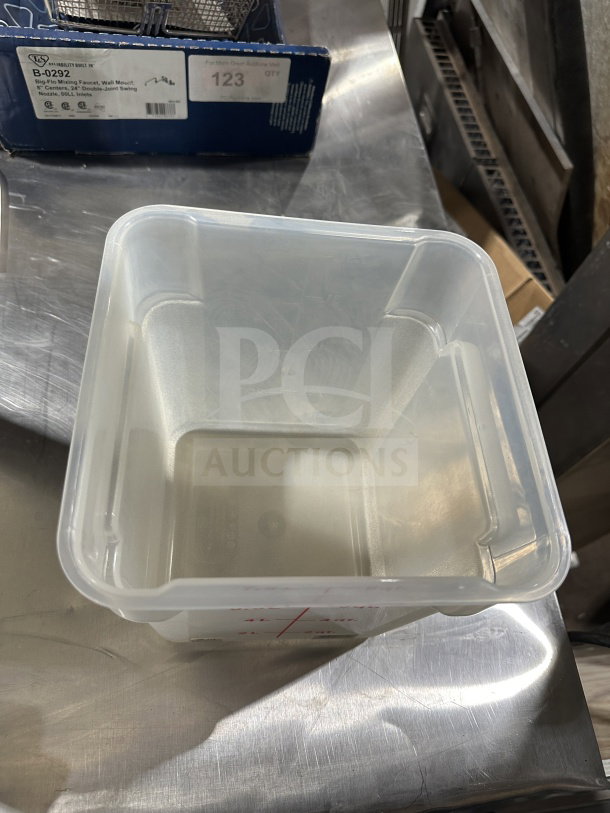Clear polypropylene 8 Qt square food storage container with measurement markings, excellent condition. Ideal for commercial use.