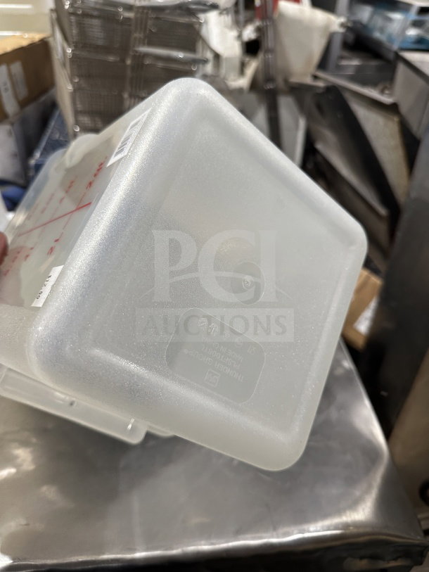 Clear polypropylene 8 qt square food storage container. Features measurement markings. Made by Thunder Group.