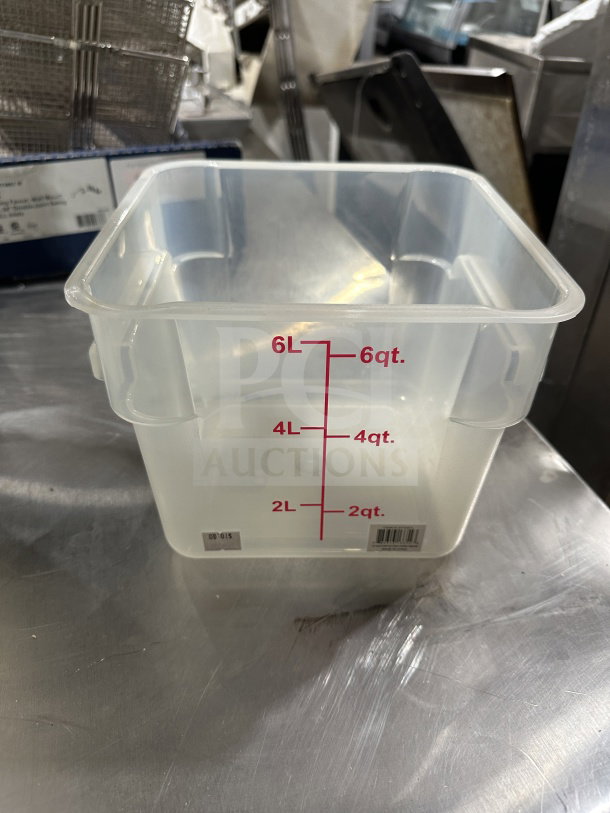 Clear 8 Qt square food storage container in polypropylene, marked with quart and liter measurements. Good condition.