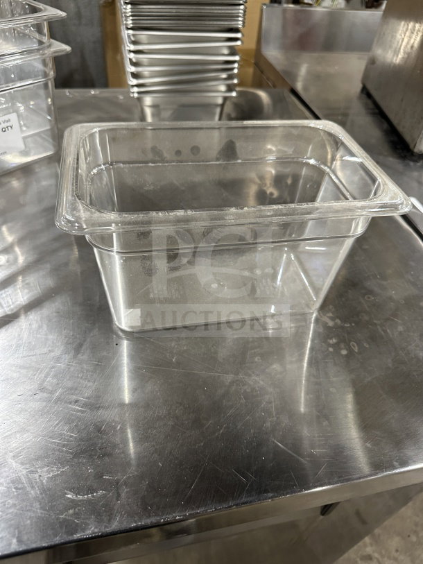 Camero 1/4-size clear polycarbonate food pan, model 5311. Excellent condition, durable and stackable design.