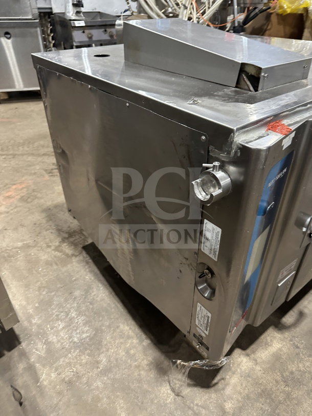 Alto Shaam 714ESG stainless steel combitherm combi oven, natural gas, with view-through door, SN: 1141047-010, 120V 1Phase.