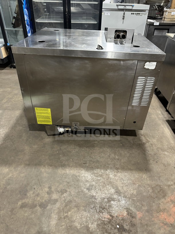 Alto Shaam stainless steel Combitherm combi oven, model 714ESG. Natural gas, view-through door. Visible wear on body.