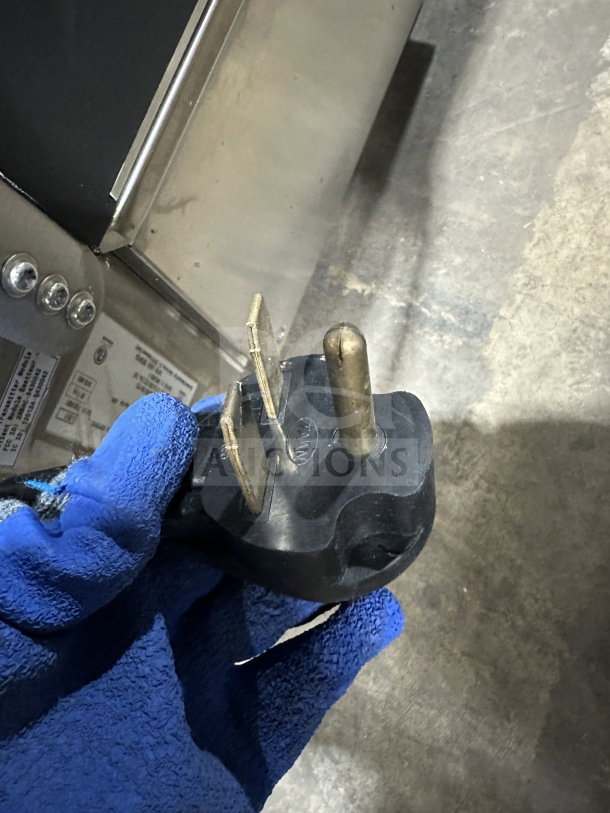 Electrolux HSPP2RPRS stainless steel electric infrared press plug, 208V, with digital controls. Model and serial number visible.