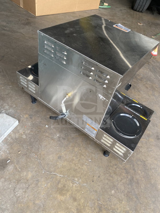 Bunn AXIOM 0/6 TWIN commercial coffee brewer, stainless steel, with 6 warming plates, hot water dispenser, and brew basket.