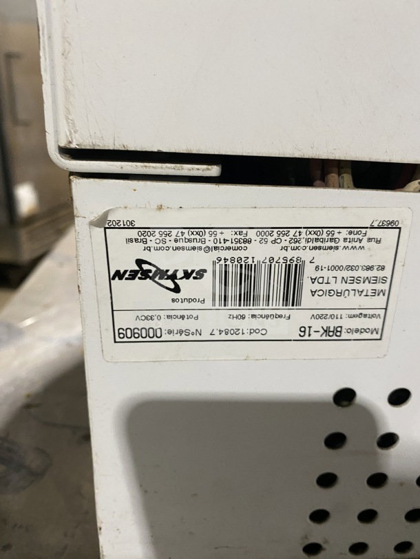 Skymsen stainless steel ice cream mixer, model BAK-16, SN 000909, electric countertop, 110/220V, visible wear on casing.