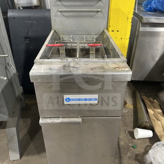 Standard Range SRF4LR stainless steel gas floor fryer with back splash and fryer basket. Good condition. Model: SRF4LR.