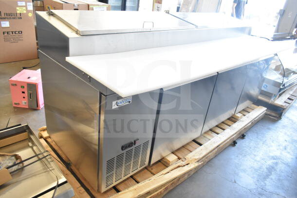 Avantco 178SSPPT3 pizza prep table, brand new with minor scratches. Stainless steel, 115V, 1 phase, commercial use.