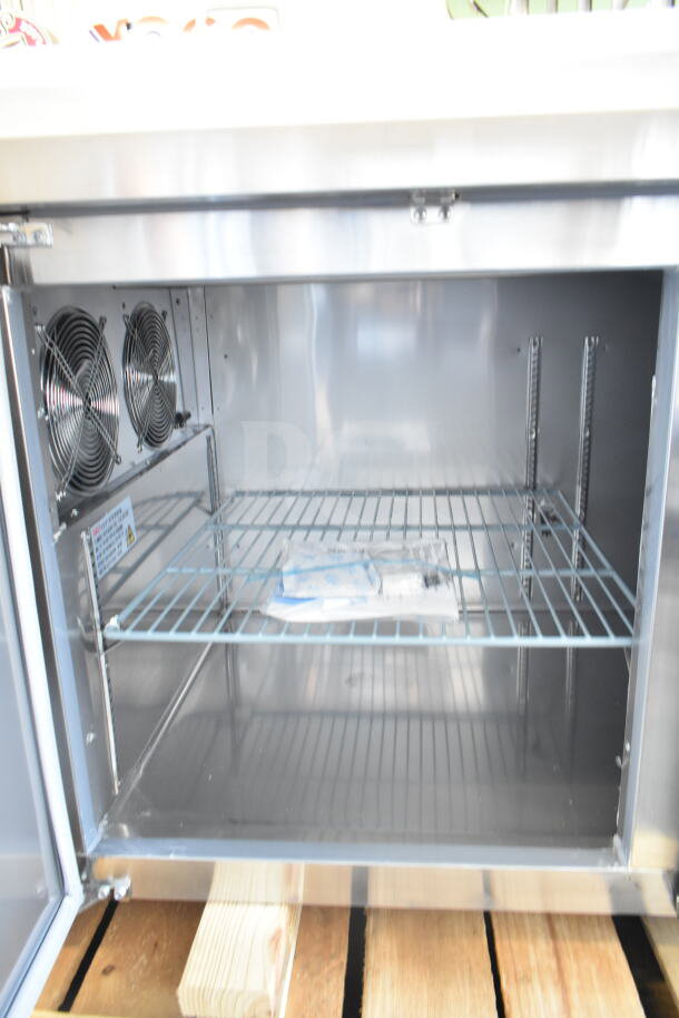 Brand new Avantco 178SSPPT3 commercial pizza prep table, 2025 model. Silver finish, dual fan, scratch and dent, 115V, 1 phase.