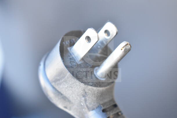 Close-up of a pronged plug for the 2019 True GDM-49-HC cooler, indicating 115 volts, 1 phase compatibility.