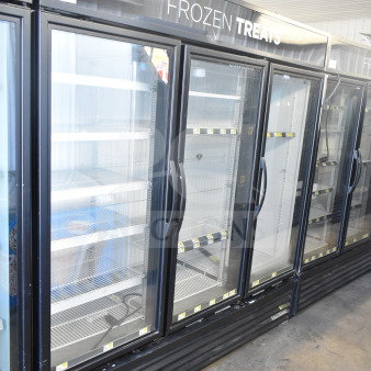 2016 True GDM-72F-HC 3-door freezer merchandiser. Tested, working. 115/208-230V, single phase. "Frozen Treats" signage.
