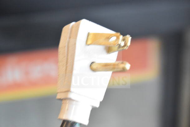 Close-up of a power plug for the 2019 True GDM-41SL-48-HC-LD commercial cooler, 115 volts, 1 phase.