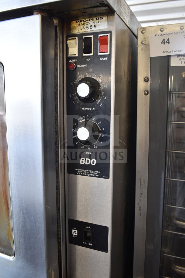 2020 Blodgett BDO-100-G-ES convection oven, natural gas, view-through doors, thermostatic controls, 45,000 BTU.