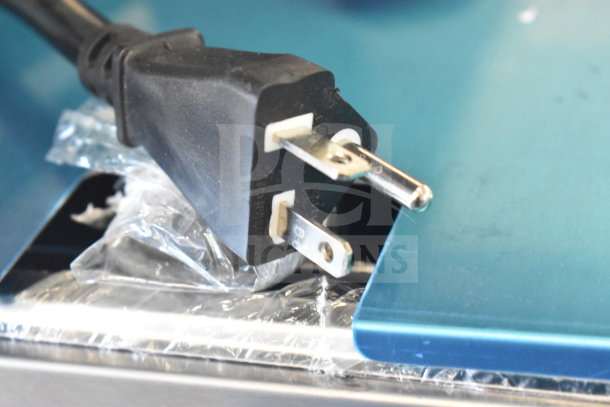 "Vollrath FC-IDI-S3500 induction range, brand new with minor cosmetic scratches, 208/240V, plug shown."