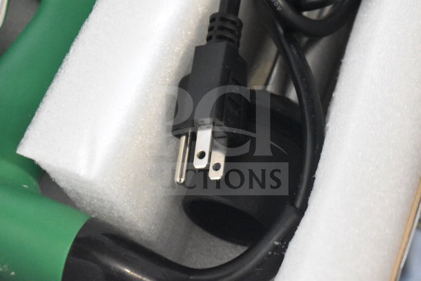 BRAND NEW SCRATCH AND DENT AvaMix 928IBHD14 14" immersion blender plug and packaging, 1 1/4 hp, 115V, 1 Phase.