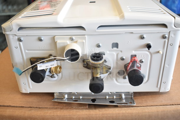 BRAND NEW SCRATCH AND DENT Rinnai V53De gas wall-mounted outdoor tankless water heater, 120V, 120,000 BTU, 5.3 GPM.