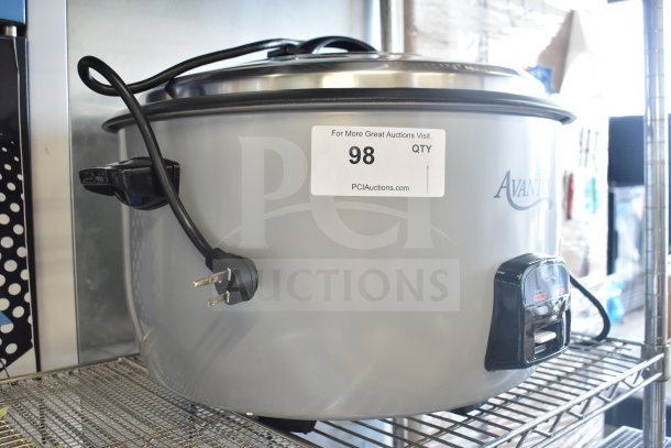 Brand new Avantco 177RCB124 rice cooker/warmer, 124 cup capacity, 240 volts, with removable lid. Scratch and dent condition.