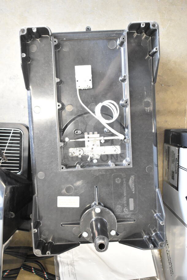 BRAND NEW Vollrath food warmer, black base, labeled with Vollrath Sheboygan, USA. Scratch and dent condition visible.