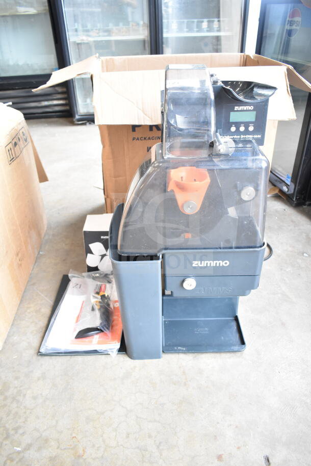 BRAND NEW Zummo Z1-NGP Z1 Nature Compact Graphite Juicer, 6 fruits/minute, 110-120V, scratch and dent condition, commercial use.