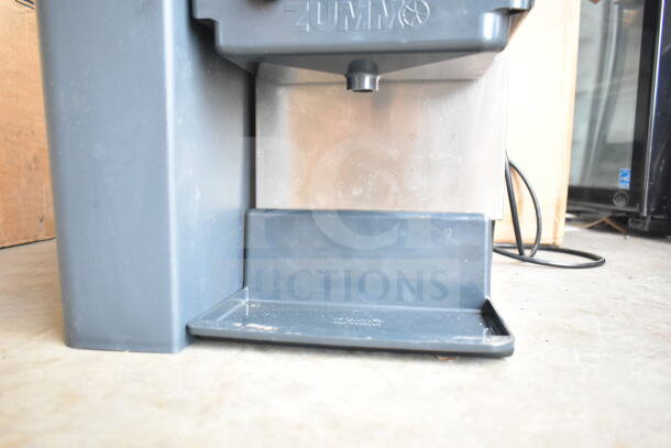 BRAND NEW SCRATCH AND DENT Zummo Z1-NGP Z1 Nature Compact Graphite Commercial Orange Juicer, visible drip tray.