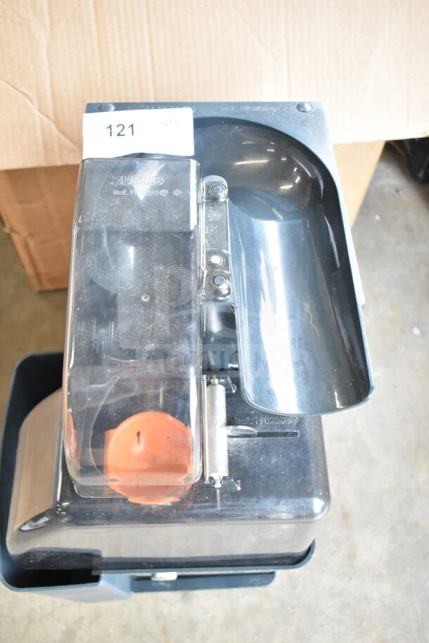 BRAND NEW Zummo Z1-NGP Nature Compact Graphite Juicer, 6 fruits/min, 110-120V, visible light scratching, commercial use.