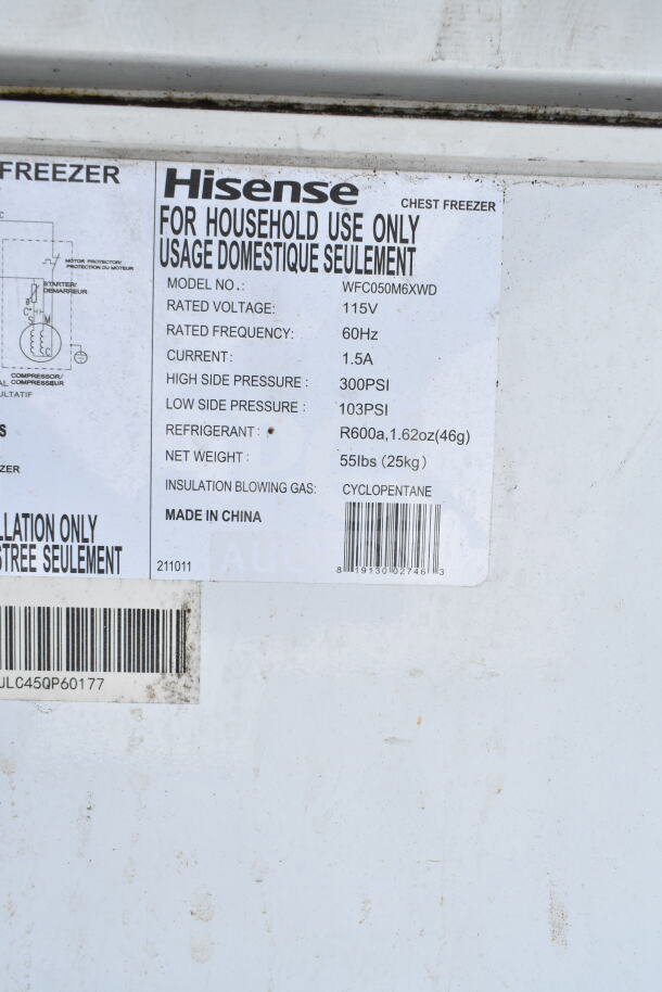 Label on Hisense chest freezer, model WFC050M6XWD, 115V, 60Hz, current 1.5A, refrigerant R600a, net weight 55lbs.