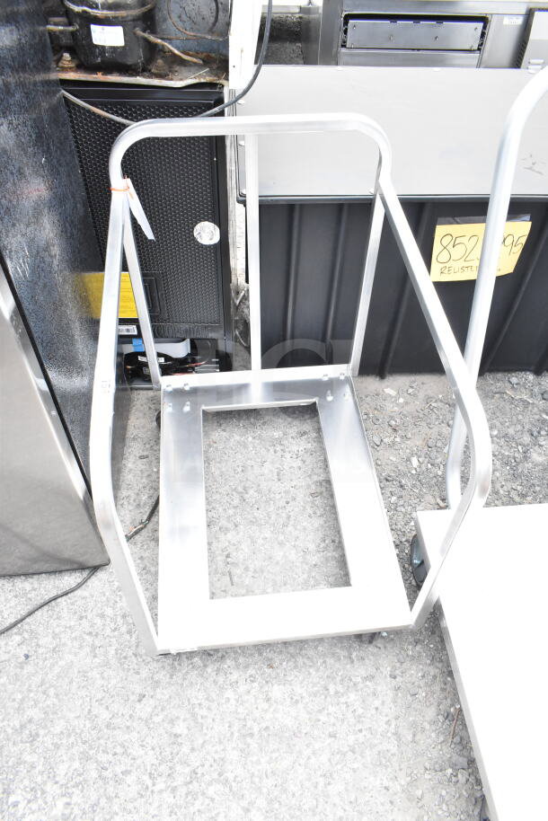 BRAND NEW Scratch and Dent Regency 600BPTWD Aluminum Bun Pan Truck, fully welded, durable design.