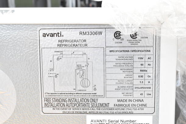 Avanti RM3306W label showing 115V, R600a refrigerant, 43 lbs weight, made in China. Free standing installation only.