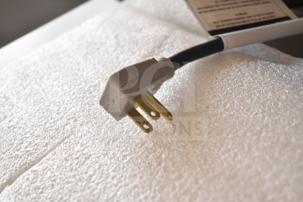 Close-up of a power plug for the True TFP-72-30M-D-6-HC sandwich prep table, highlighting its new condition.