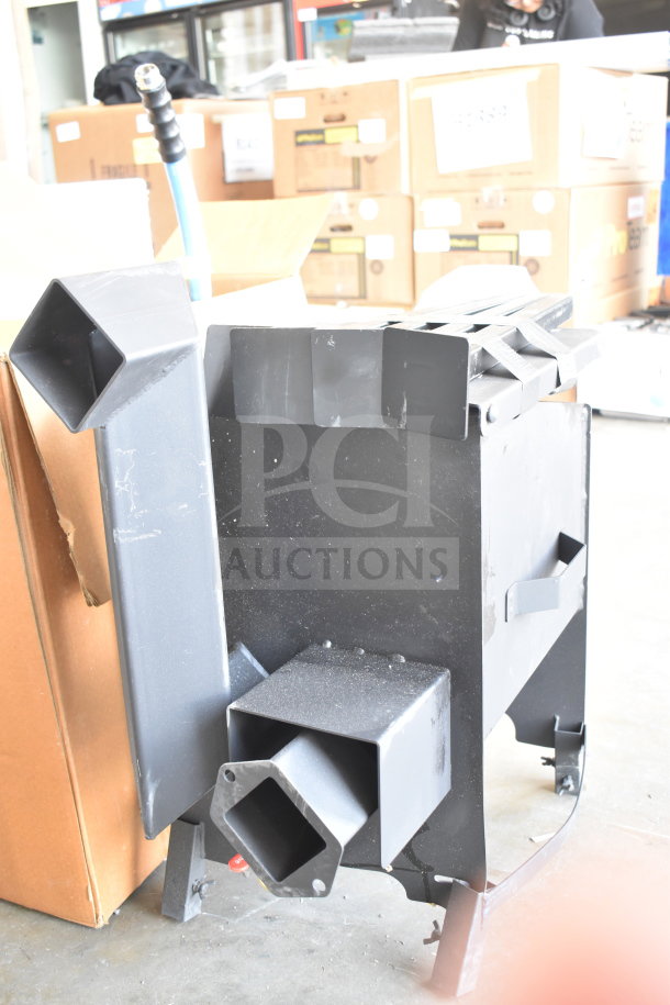 BRAND NEW Backyard Pro 4-Gallon Steel Liquid Propane Deep Fryer, 90,000 BTU, minor scratches, sturdy design.