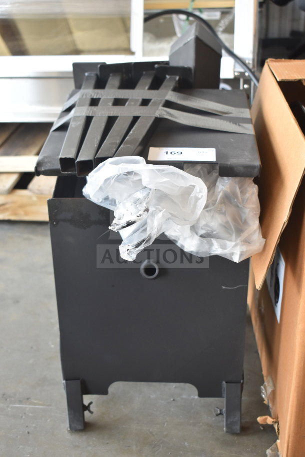 BRAND NEW Backyard Pro 554BP4GEFS 4 Gallon Steel Liquid Propane Fryer, 90,000 BTU, minor scratches, unused condition.