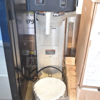 Bunn TB3Q 3 Gallon Iced Tea Brewer, brand new scratch and dent, Quickbrew model, 120V, 1 Phase, warning label visible.