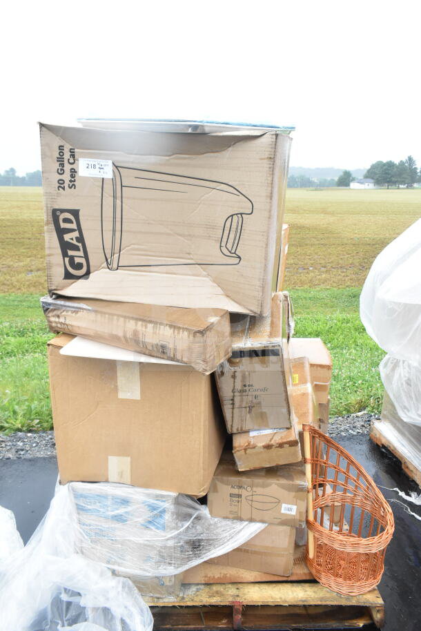 22 new scratch and dent items, including Glad 20-gallon step trash cans and cup dispensers, displayed on pallets.