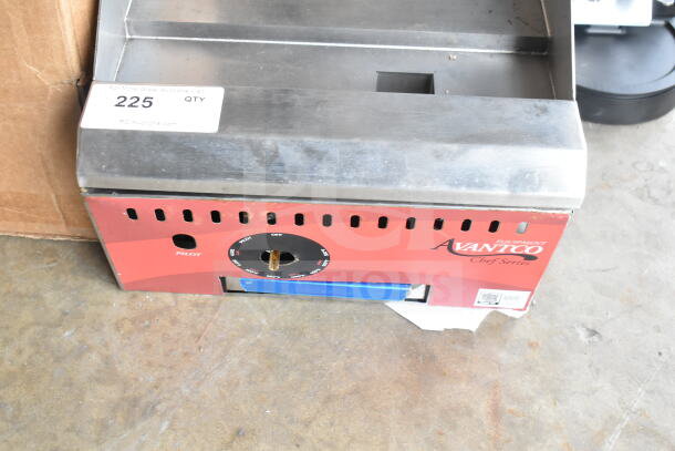Brand new Avantco Chef Series 15" countertop natural gas griddle, model 177CAG15TG, 35,000 BTU. Minor scratches.