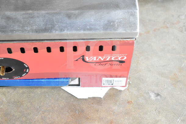 Brand new Avantco Chef Series CAG-15-TG 15" natural gas griddle, thermostatic controls, 35,000 BTU, slight scratches.