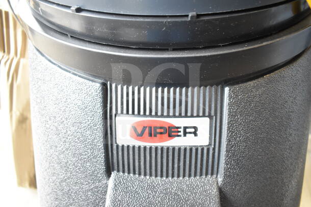 BRAND NEW Viper SN18WD 18-Gallon Wet/Dry Vacuum. Includes squeegee and tool kit. 120 Volts, minor scratches.