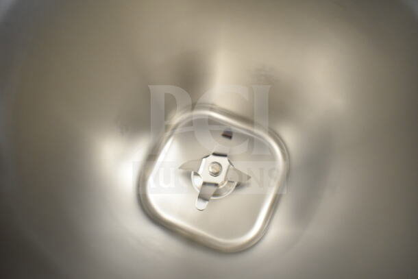 BRAND NEW AvaMix 928BX1GJAR 1 Gallon Stainless Steel Blender Jar, scratch and dent, visible interior blade.