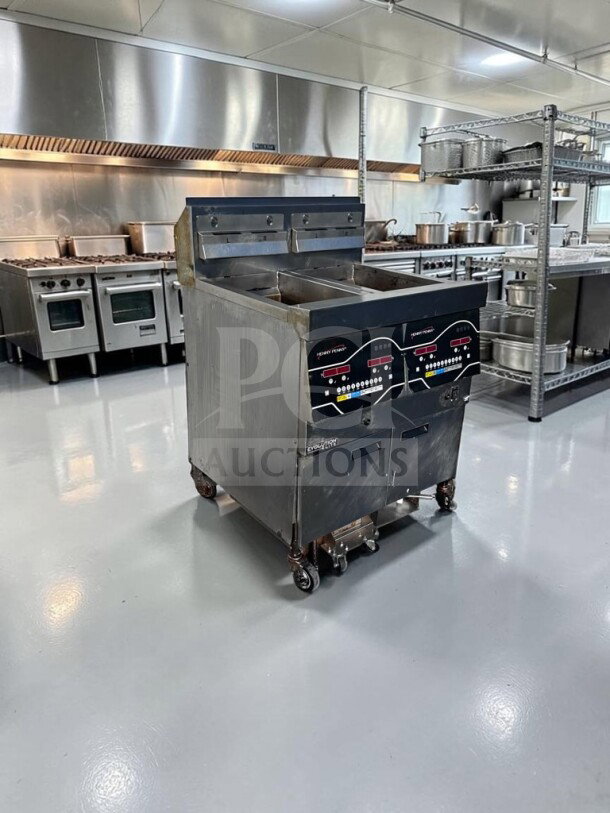 Henny Penny EEG242.0_NAT Evolution Elite 2-Well Gas Fryer, 60 lb capacity, ENERGY STAR®, excellent condition, stainless steel, fully tested.