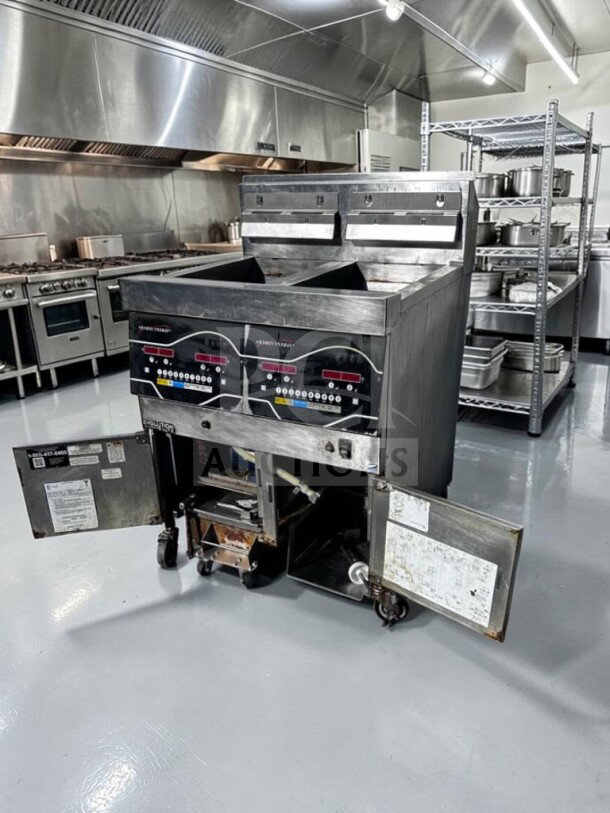Henny Penny EEG242.0_NAT Evolution Elite 2-Well Gas Fryer, 60 lb capacity, excellent condition, ENERGY STAR, fully operational.