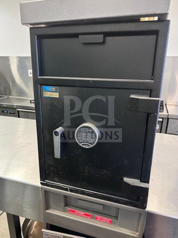 Blue Dot Safes Commercial Depository Safe with SecuRam ProLogic digital lock; fully operational, prime condition.