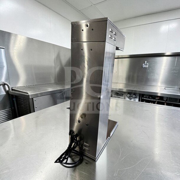 Wilbur Curtis G4TB Commercial Tea Brewer, 3–5 gallon, 120V, digital control, immaculate condition, stainless steel finish.