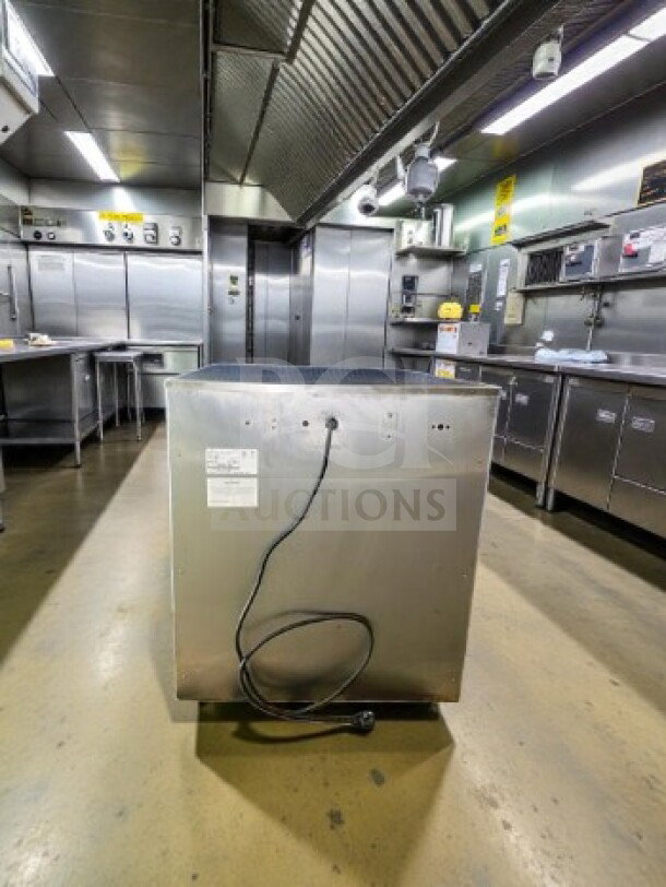 Alto-Shaam 750-S mobile holding cabinet, stainless steel, holds 10 full-size pans, UL listed, fully tested, in excellent condition.