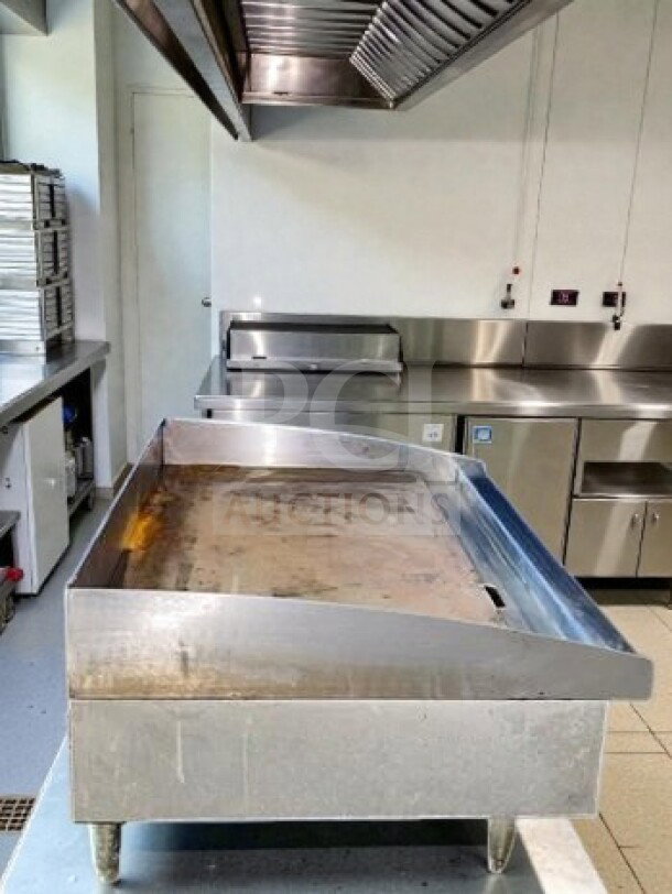 Star 536TGF electric countertop griddle, superb condition, 36" width, 1" steel plate, thermostatic controls, cULus/UL EPH Classified.