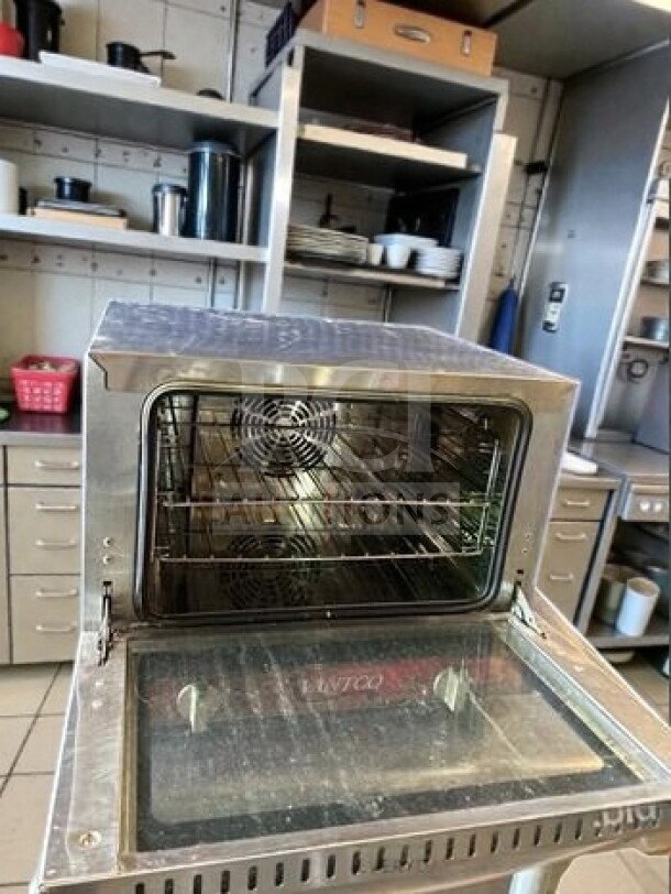Flawless Avantco CO-14 countertop convection oven, 0.8 cu. ft., 120V, 1440W, open door view, ETL listed, fully tested.