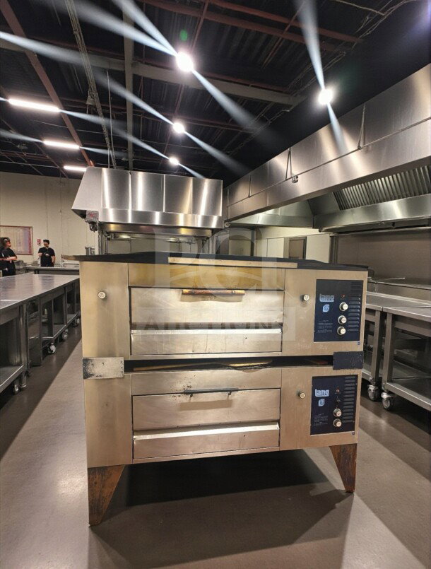 Lang GPO-2 gas pizza oven, stainless steel, stone hearth, excellent condition, fully tested, natural gas compatible.
