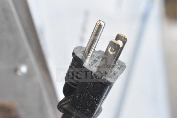 Power plug of KoolMore KM-CTCO-15 Countertop Convection Oven, showing standard three-prong compatibility.
