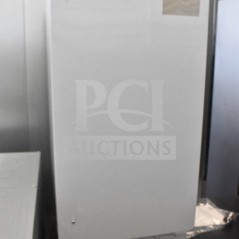 BRAND NEW 2025 KoolMore KM-BIM66-NSS 15" Pearl Ice Nugget Maker, 66lb/day, with drain pump. Scratch and dent condition.