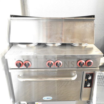 Brand new KoolMore commercial 6-burner hot plate range with oven and overshelf, minor scratches and dents, stainless steel.