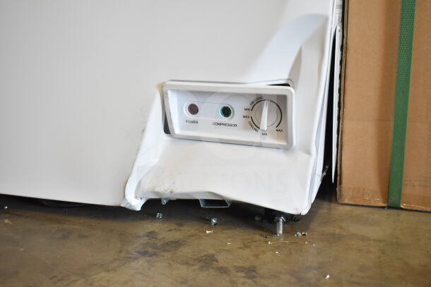 BRAND NEW SCRATCH AND DENT! KoolMore SCF-7C commercial chest freezer with minor dents. 37 in., 7 cu ft., 115V, 1 Phase.