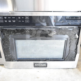 KoolMore Drawer Microwave Oven, brand new with scratch and dent, visible glass damage, 120V, 1 Phase.